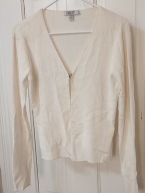 NWOT LAUNDRY By SHELLI SEGAL Cream Clasp Front V-Neck Knit Sweater